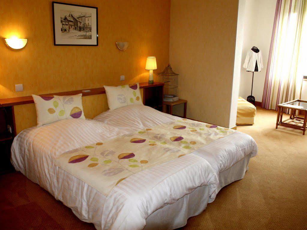 L'Oustal Del Barry Hotel Najac Bagian luar foto